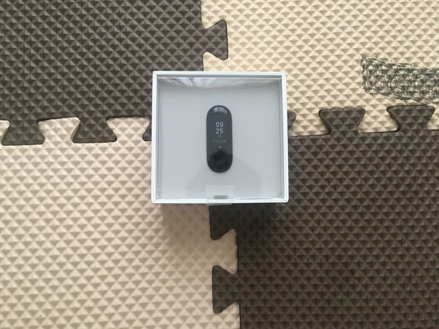 小米手環3開箱圖賞:續航20天、觸摸大屏