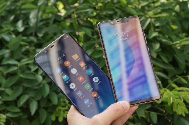 小米8和小米8 SE對比圖賞 設計風格很像 外觀哪個好看?