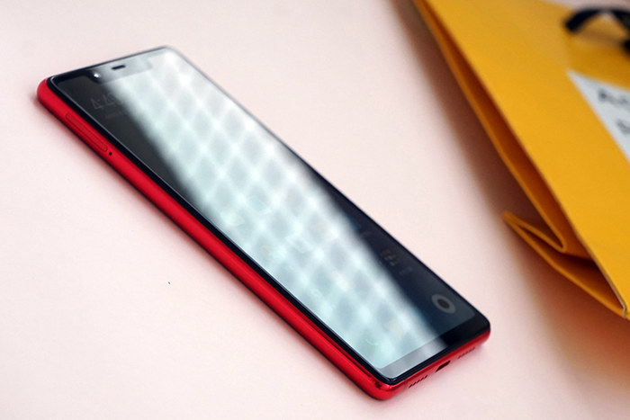 小米8 SE紅色好看嗎?小米8 SE亮紅色開箱圖賞