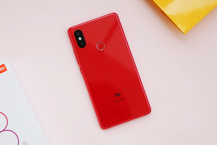 小米8 SE紅色好看嗎?小米8 SE亮紅色開箱圖賞