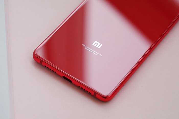 小米8 SE紅色好看嗎?小米8 SE亮紅色開箱圖賞
