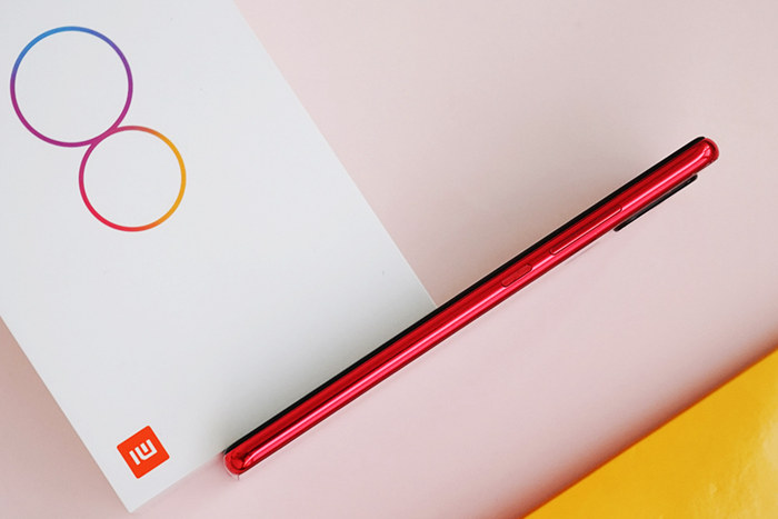 小米8 SE紅色好看嗎？小米8 SE亮紅色開箱圖賞