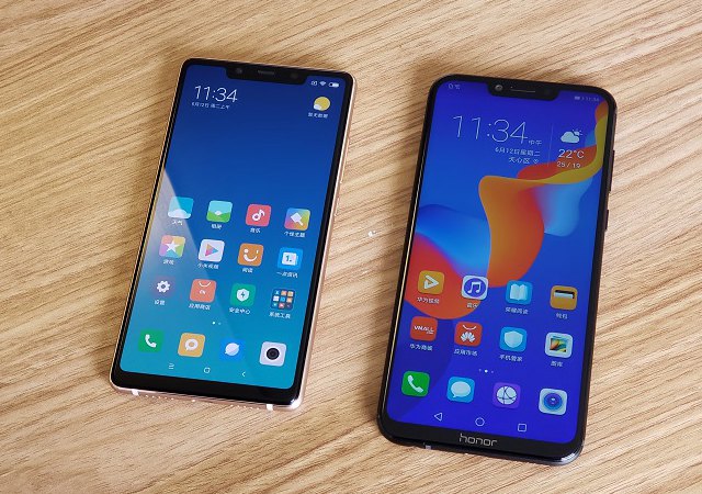 小米8SE和榮耀Play對比圖賞 小米8SE和榮耀Play哪個好看?