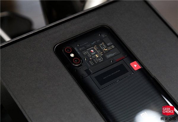 小米8透明探索版上手：最酷的小米手機