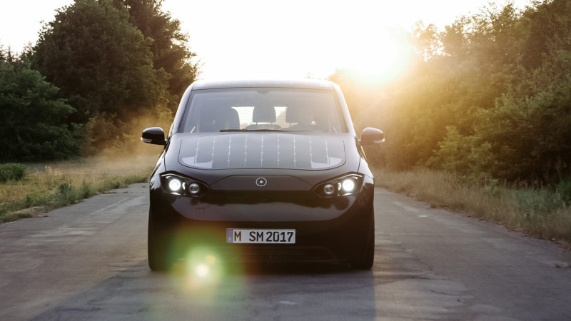 德國新創車廠Sono Motors研發太陽能汽車 邊開邊充電