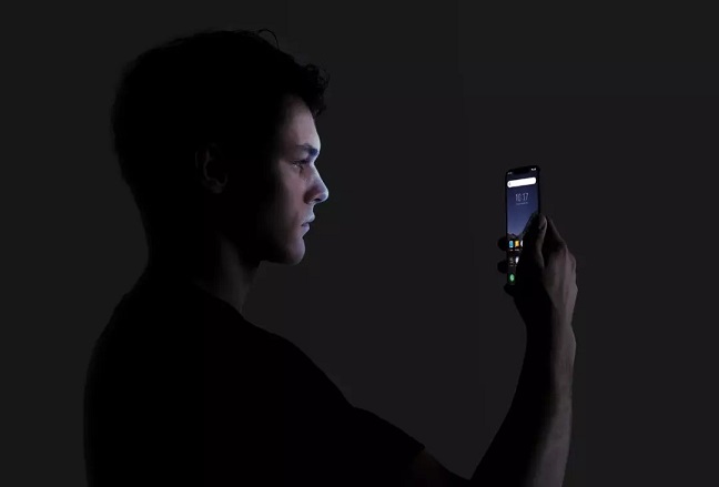 小米POCO F1新機印度發(fā)布 驍龍845手機不到2000元