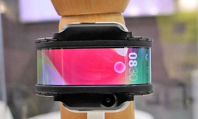 努比亞Alpha手表手機亮相:柔性屏幕 設計前衛(wèi)