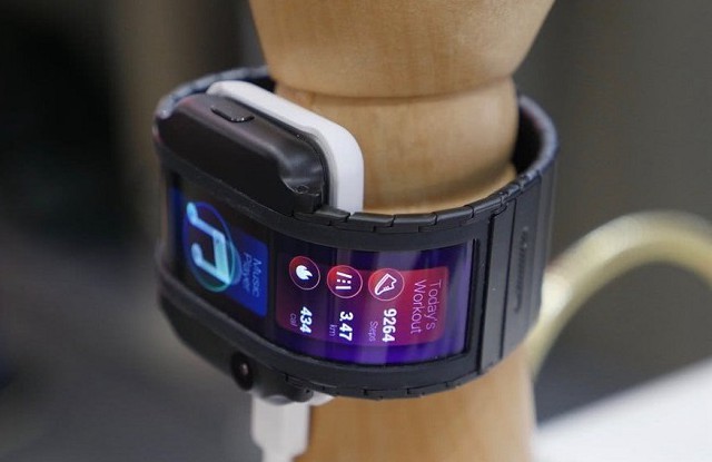 努比亞Alpha手表手機亮相：柔性屏幕 設(shè)計前衛(wèi)