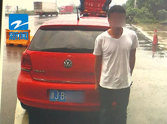 滴滴網約車司機睡覺乘客開車 無證駕駛+超速被抓