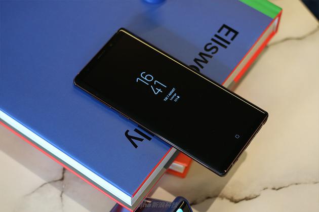 5款適合職場新人的商務手機推薦 穩重時尚兼具