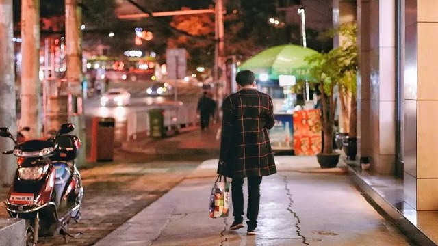 iPhone XS已經(jīng)拋棄了漸漸沒錢的你 網(wǎng)友：我就看看，不買！