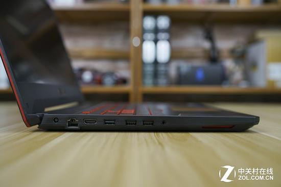 機(jī)身左側(cè)