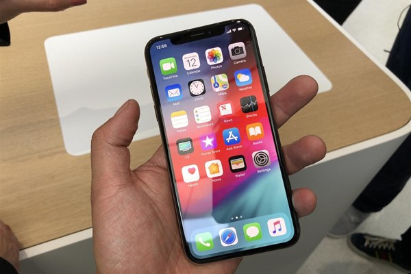 iPhone XS金色版真機圖賞:玻璃機身、COP封裝劉海全面屏