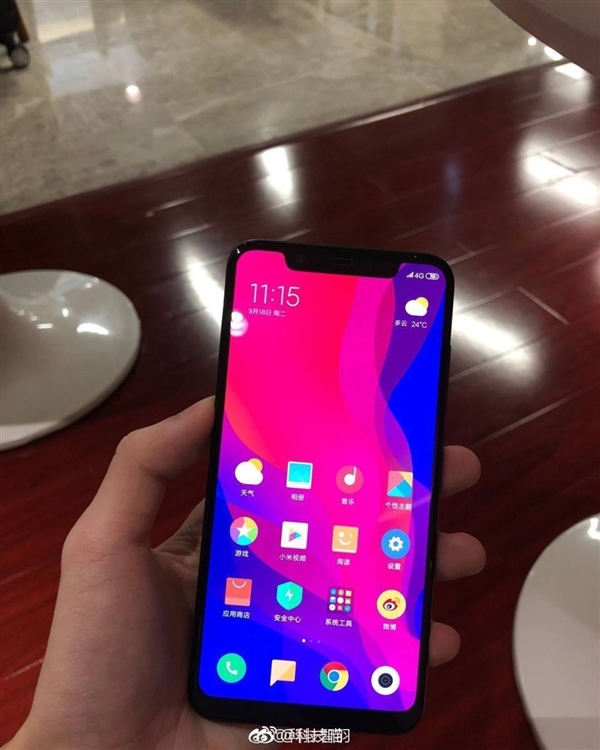 小米8屏幕指紋版諜照曝光:加入漸變色設(shè)計(jì)、支持屏下指紋