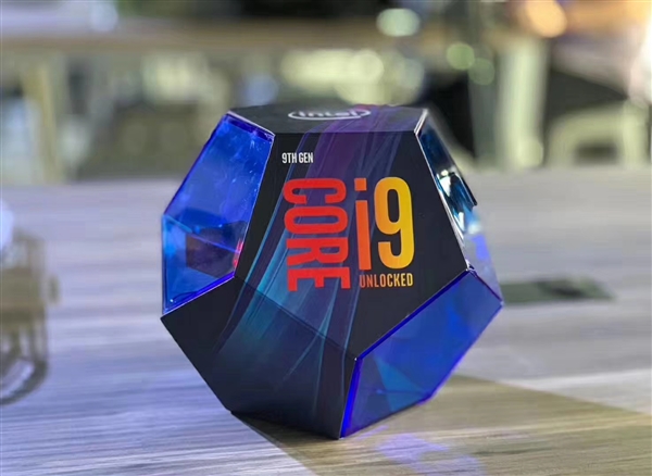 Intel i9-9900K評測樣品前瞻:特制五邊形小盒子