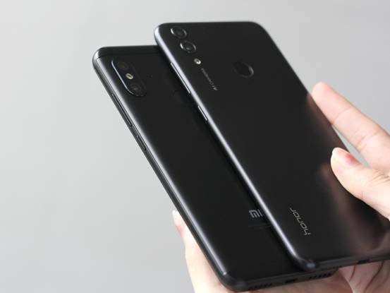 紅米6 Pro與榮耀暢玩8C對比評測：誰是最強中低端手機？