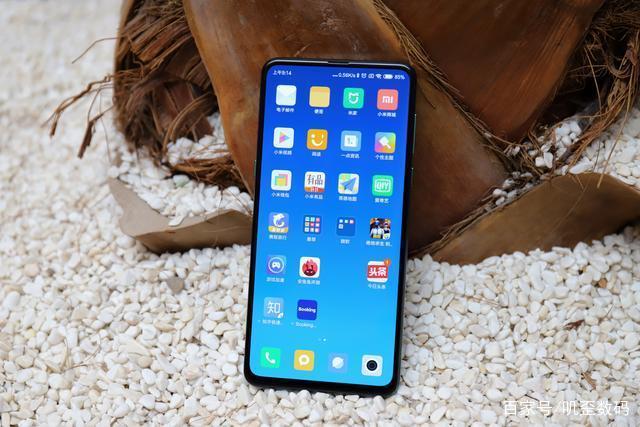 小米MIX3真機上手圖賞：滑蓋式全面屏設計跟“懸浮列車”一樣？