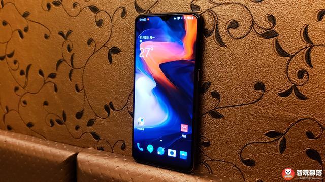 一加6T電光紫配色圖賞:順滑后蓋真爽,這款紫看上去更酷炫!