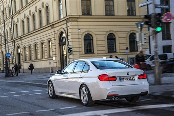 寶馬3系插電混動(dòng)版信息曝光:純電續(xù)航60Km、百公里加速僅6秒