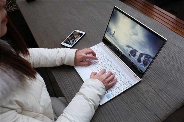 微軟要把PC接管手機深入化,今后Win10可接打電話收發短信