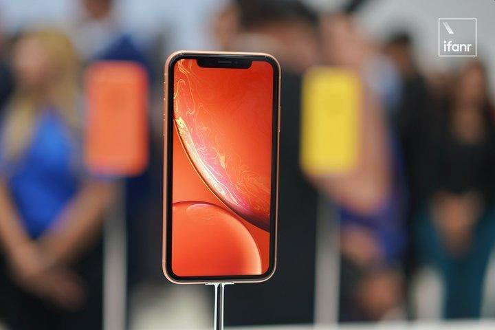 智能手機的 2018年,就是一場對“劉海”的圍剿戰爭