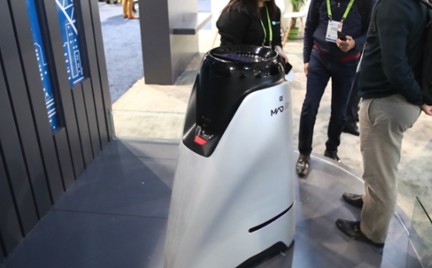 美團亮相2019 CES展示無人配送技術(shù):自主上下電梯送餐的機器人