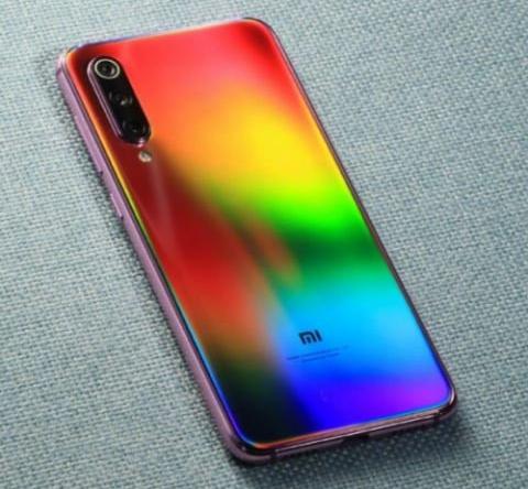 全息幻彩版小米9 SE真機(jī)亮相,彩虹漸變千變?nèi)f化 太炫酷了