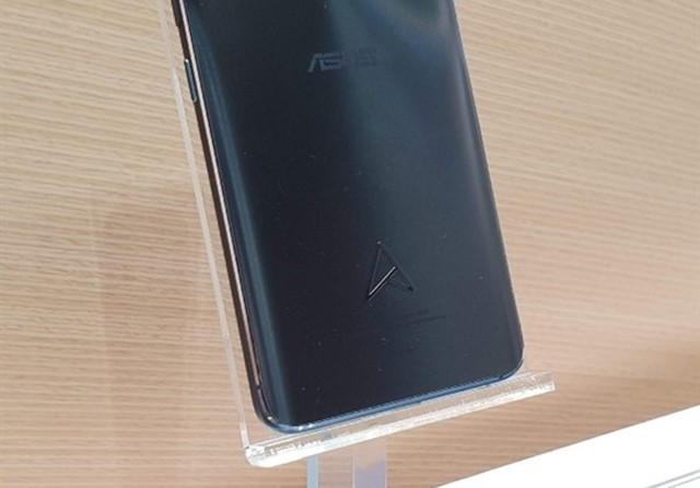 華碩發布Zenfone 6 Edition 30手機:12GB<a href=/tags/2778-0.html target=_blank class=infotextkey>內存</a>+512GB存儲