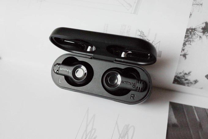 辦公室耳機的好選擇-omthing TWS 無線藍牙耳機